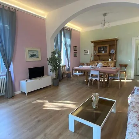 The Comfort - Big In With Garden And Terrace Apartmán *